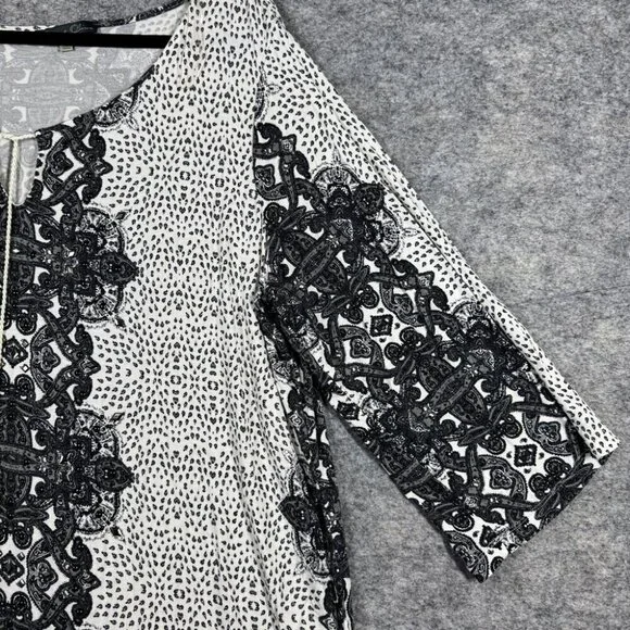 Rose & Olive Women's Boho Paisley Print Rayon Blend Lace Trim Top Size 3X - Picture 7 of 15